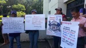 Nosotras llegamos a México migrando de nuestros países. Al llegar acá él único trabajo que nos ofrecen es en bares y cantinas..." Foto: Benjamín Alfaro