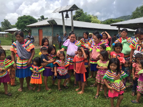 Mariana no lo sabe, pero es heredera de un pueblo rico en tradiciones e historia. Foto: Ángeles Mariscal/Chiapas PARALLEO