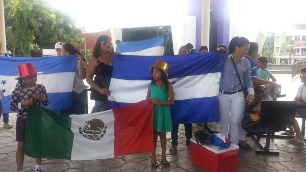 Comunidad migrante se manifiesta en Tapachula para pedir oportunidades de estudio. Foto: Benjamín Alfaro.