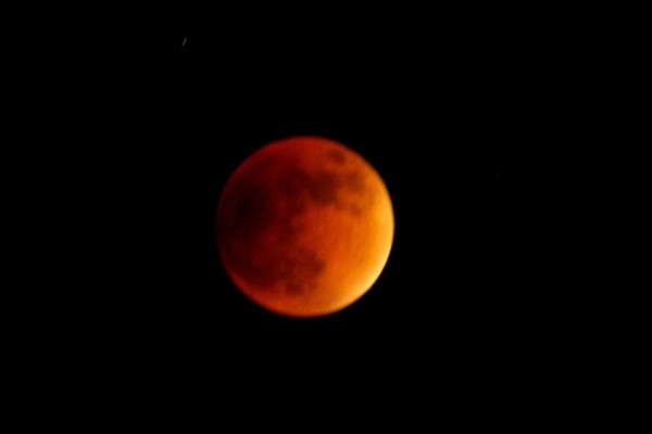 Este Domingo la Luna se alineó con el Sol y la Tierra originando un eclipse total de Luna. Foto: Osiris Aquino/Chiapas PARALELO.