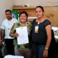 La candidata del PVEM recibe la constancia de mayoría en la elección de presidente municipal de Ciudad Hidalgo. Foto: Cortesía