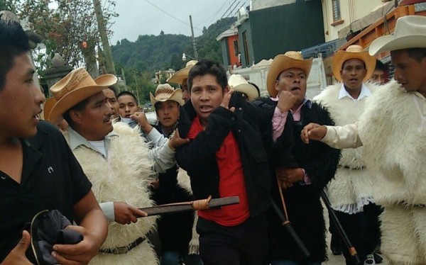 Persona que fue detenida y posteriormente linchada en San Juan Chamula. Foto: Cortesía 