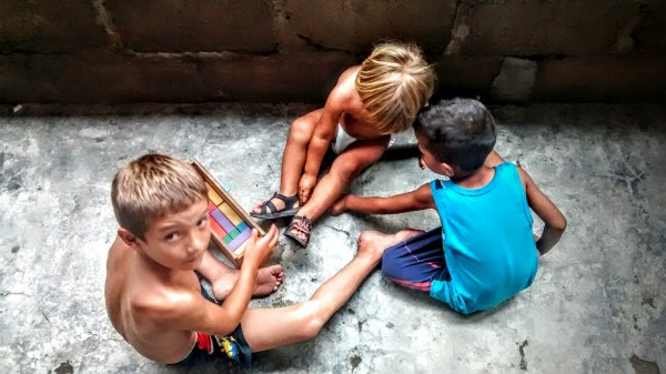 A los 13 años, los niños y niñas centroamericanas son reclutadas-secuestradas por las bandas de pandilleros. Su única salida es huir del país Foto: Rubén Figueroa.