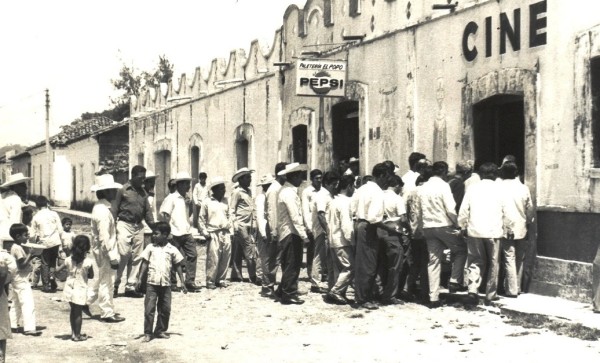 © Cine Isabel y Paletería El Popo. La Concordia, Chiapas (c1970)