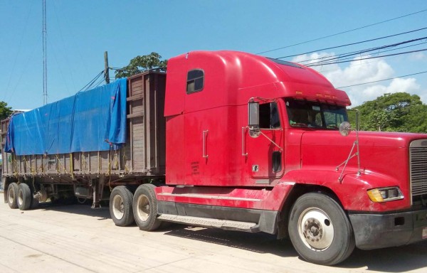 Tráiler donde se transportaban los migrantes. Foto: Cortesía PGJE