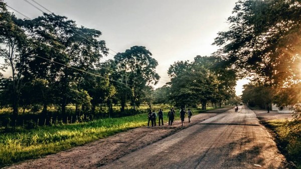 Las tardes en el camino, presagios de largas y oscuras noches para los caminantes. Foto: Rubén Figueroa