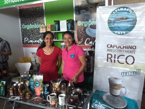 Productoras de café chiapaneco exponen su producto. Foto: Chiapas Paralelo