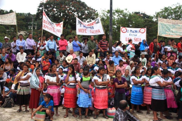 Mujeres protestan contra la violencia en todas sus formas, incluida la violencia por despojo de tierra y territorio. Foto: Cortesía