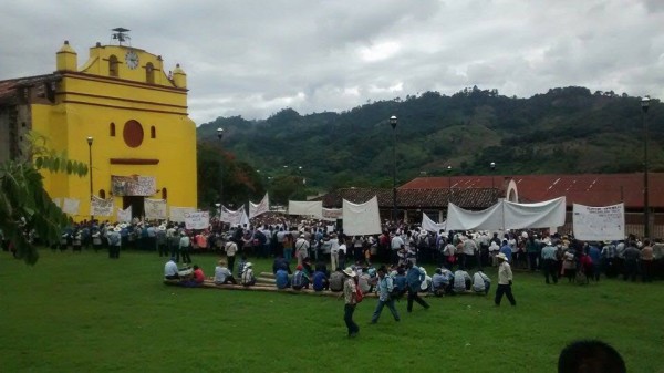 En las marchas recordaron al Papa Francisco y a la Iglesia comprometida con los pueblos. Foto: Cortesía Medios Libres