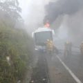 Autobús que presuntamente arrolló al maestro .... Foto: Cortesía 