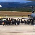 Federales llegando ayer domingo en el Aeropuerto Ángel Albino Corzo.