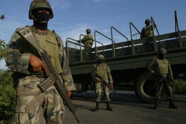 Todo ocurrió en el retén militar del Crucero de Nueva Palestina. Sobre la carretera fronteriza del sur que va de Palenque a Marqués de Comillas