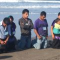 Rezo del pueblo creyente durante reunión para la defensa de su tierra y territorio. Foto. Ángeles Mariscal 