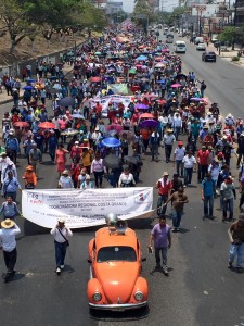 Las Secciones 7 y 4 del SNTE, adheridos a la CNTE, salieron hoy a tomar la plaza central de Tuxtla