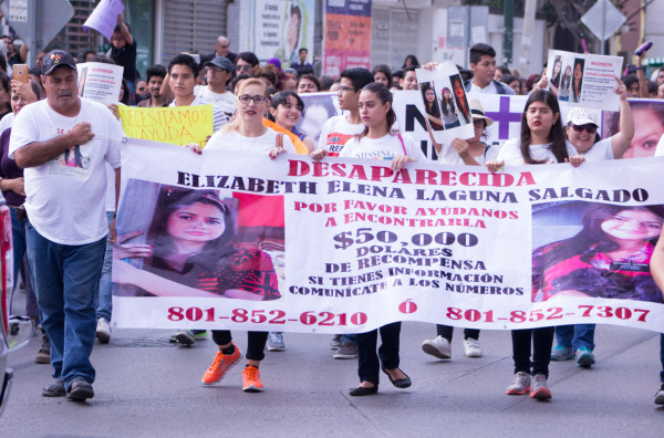 La familia de Elizabeth Elena, quien desapareció en Estados Unidos el año pasado, también iba al frente de la marcha. Foto: Patricia Montesinos/Chiapas PARALELO.