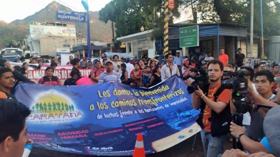 Entrada de la caravana a México. Foto: Rubén Figueroa