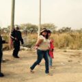 La profesora Érika es quien lleva la chamarra roja. Foto: Raúl Vera