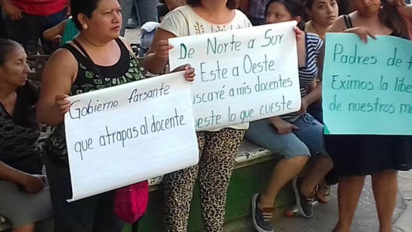 Manifestación de protesta por detenciones de maestrios. Foto: Cortesía