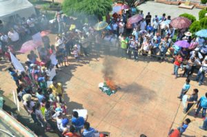 La marcha inició a las 9:00 horas desde la entrada principal y recorrieron las principales avenidas, para culminar en la explanada de la presidencia municipal,