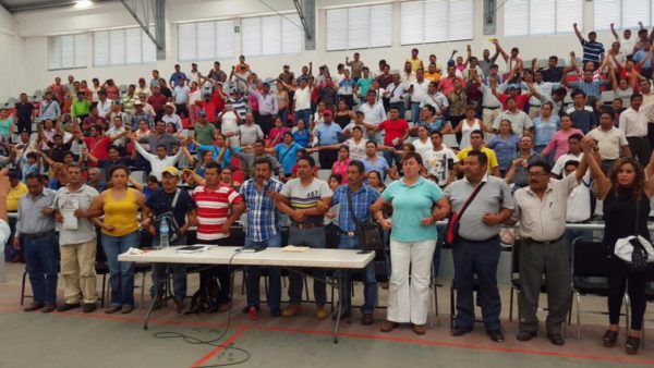 Asamblea de Padres de Familia y líderes del CNTE. Foto: Chiapas Paralelo