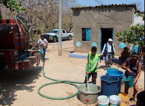 Distribución de agua en pipas no alcanza a abastecer a la población. Foto: @PCivilChiapas