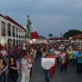 Marcha en Chiapa de Corzo de padres y madres de familia para exigir la salida de esa ciudad de los Policías Federales. 