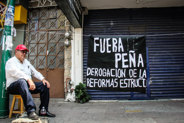 El magisterio colocó en diferentes partes del centro campamentos porque iniciaron un paro indefinido. Foto: Francisco López/ Chiapas PARALELO.