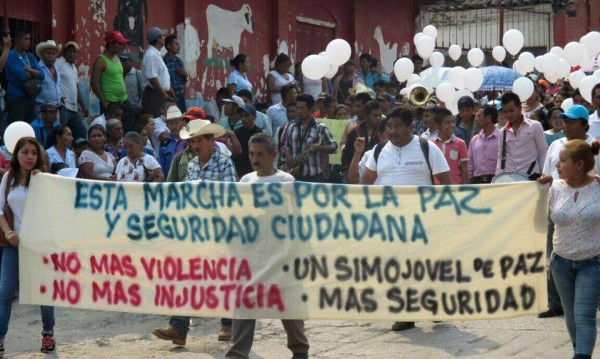 Miles marchan en Simojovel. Foto: Cortesía