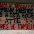 Manta de padres de familia. Foto: Chiapas Paralelo.