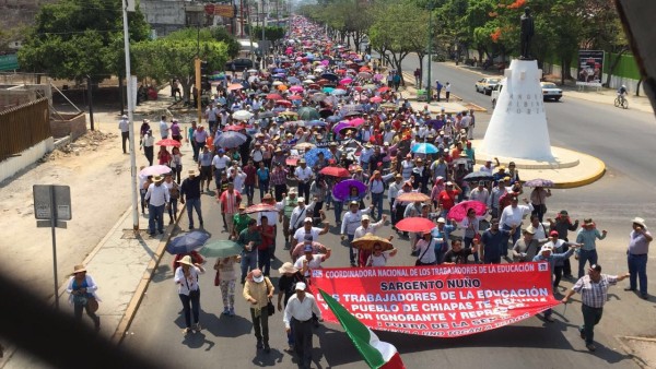 Magisterio inició con la marcha un paro laboral indefinido. Foto: Isaín Mandujano/Chiapas Paralelo