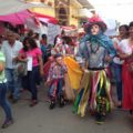 Hasta los danzantes coitecos llegaron para apoyar a los docentes.