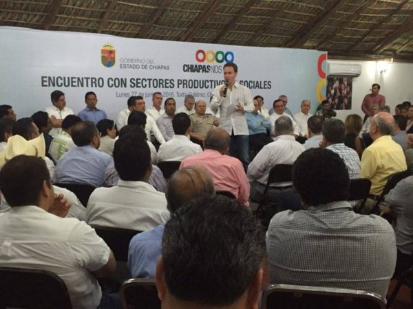 Velasco Coello en su reunión con empresarios, productores y líderes de organizaciones sociales