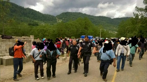 Federales detenidos en Huixtán