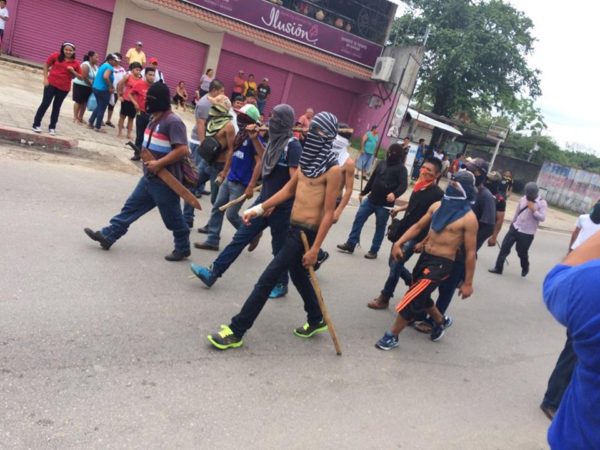 Grupo que realizó actos vandálicos en manifestación de Palenque. Foto: Cortesía