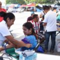 De manera voluntaria personal de salud continúa dando atención médica a los maestros y maestras en plantón. Foto: Óscar León/ Chiapas PARALELO.