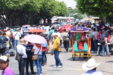 La movilización del magisterio este jueves en la zona norte de la ciudad. Foto: Óscar León/ Chiapas PARALELO.