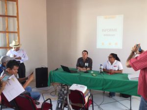 Eduardo Flores, director de Liga Laba y Sandra de los Santos de Chiapas Paralelo presentaron el reporte semestral de Cabildo Ciudadano. Ambas organizaciones trabajan en el proyecto de transparencia y acceso a la información pública. 