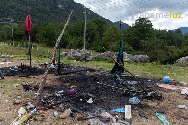 "Cenizas" Maestros y sociedad civil recuperan el bloqueo de la autopista.