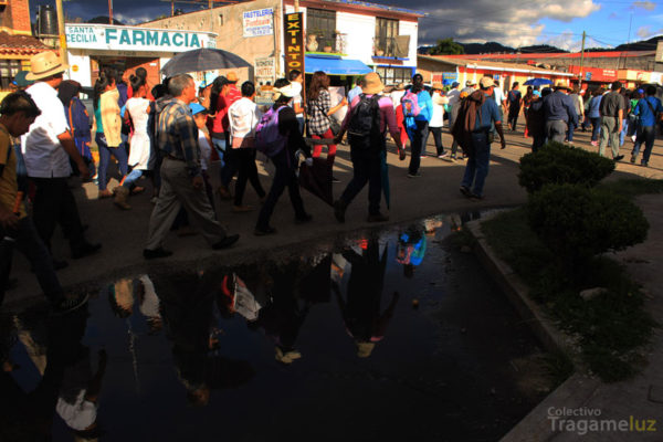 La marcha ciudadana recorrió salió del centro por la avenida Insurgentes para luego tomar el boulevard y encontrarse con el eje 1 con rumbo a la zona del bloqueo.