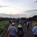 maestros arribaron al aeropuerto desde la mañana de este lunes. Foto: JLE