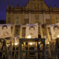 San Cristobal de Las Casas, Chiapas. 26 de septiembre de 2016.
Aproximadamente mil personas de organizaciones, estudiantes, maestros e internacionales se con dos marchas, musica, poesia y proyecciones de documentales recuerdan hoy en la Plaza de La Resistencia a los 43 estudiantes de la normal rural de Ayotzinapa desaparecidos supuestamente por policias hace dos anos.   
Foto: Moysés Zúñiga Santiago