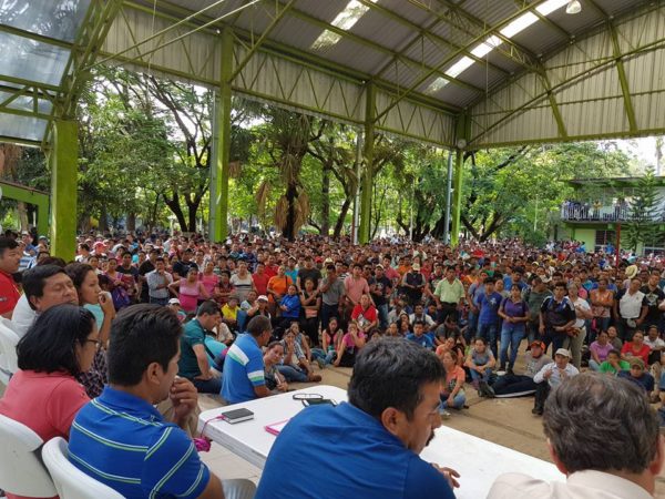 Asamblea de delegados de la fracción del CNTE que encabezan Adelfo Alejandro Gómez y Pedro Gómez Bámaca. Foto: José Luis Escobar