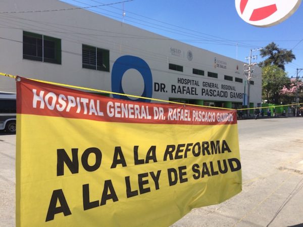 Personal de hospitales en Chiapas trabajan bajo protesta.