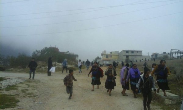 Desplazados de Chenalhó exigen a Velasco retorno a sus hogares