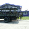 Foto: Militares en frente de la presidencia 