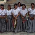 El grupo tradicional de las tuxtlequitas.
Foto: Roberto Ortiz