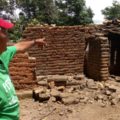 La casa de don Celín Espinosa se derrumbó. Foto: Sandra de los Santos/Chiapas PARALELO.