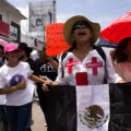 En fechas patrias una bandera negra deambuló por la calle principal de Tuxtla Gutiérrez. 
Foto: Joselin Zamora.  