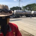 Maestros de Chiapas se dividen, un sector suspende movilizaciones, otros continúan Maestros mantiene bloqueadas las instalaciones de Petróleos Mexicanos (PEMEX) en la capital de Chiapas.
Foto: Raúl Vera