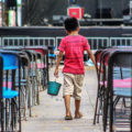 Vender esperanza
En Valladolid, Yucatán, un niño recorre un espacio, antes de que un candidato a senador ofreciera un discurso político.
Andrés, vende frutas para ayudar a su familia, como los 3.6 millones de niños, niñas y adolescentes  que trabajan en México. Valladolid Yucatán. 24 de Junio 2018
Autora: Issa Maldonado